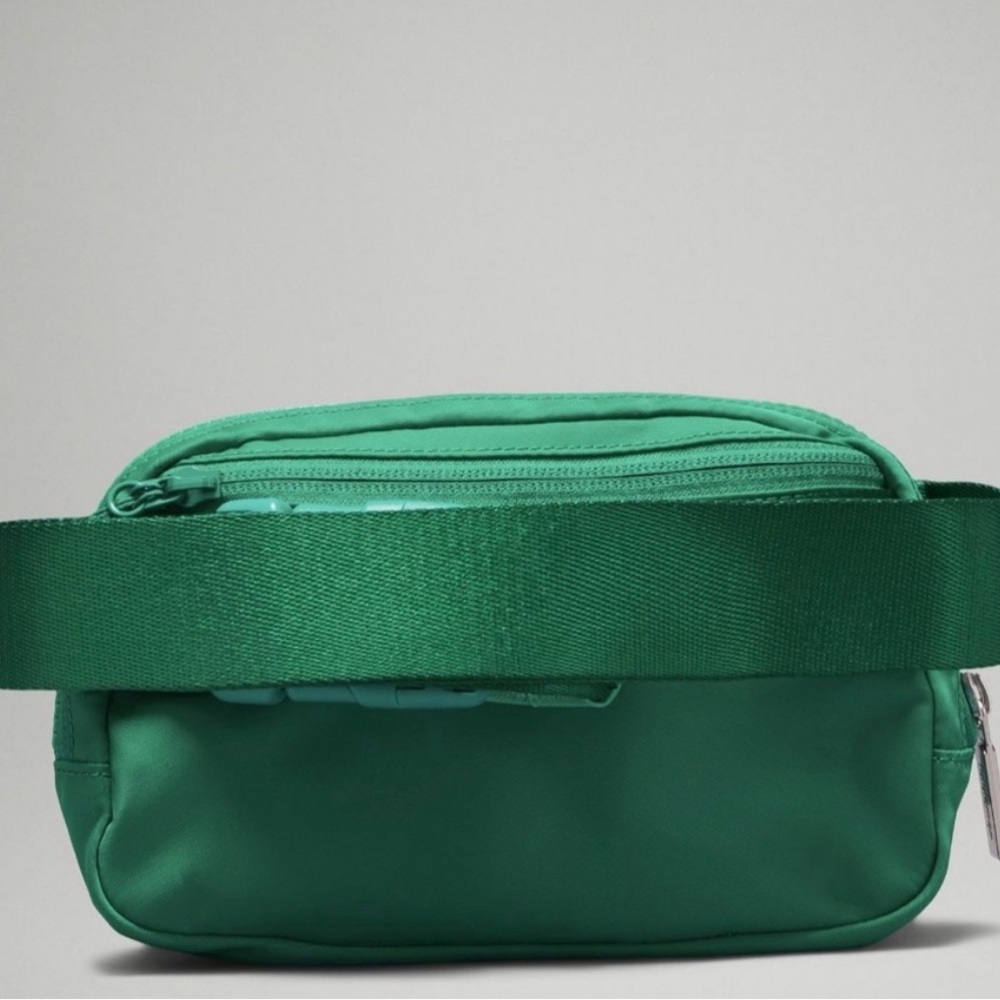 Lululemon Everywhere Belt Bag 1L - Picture 2 of 8